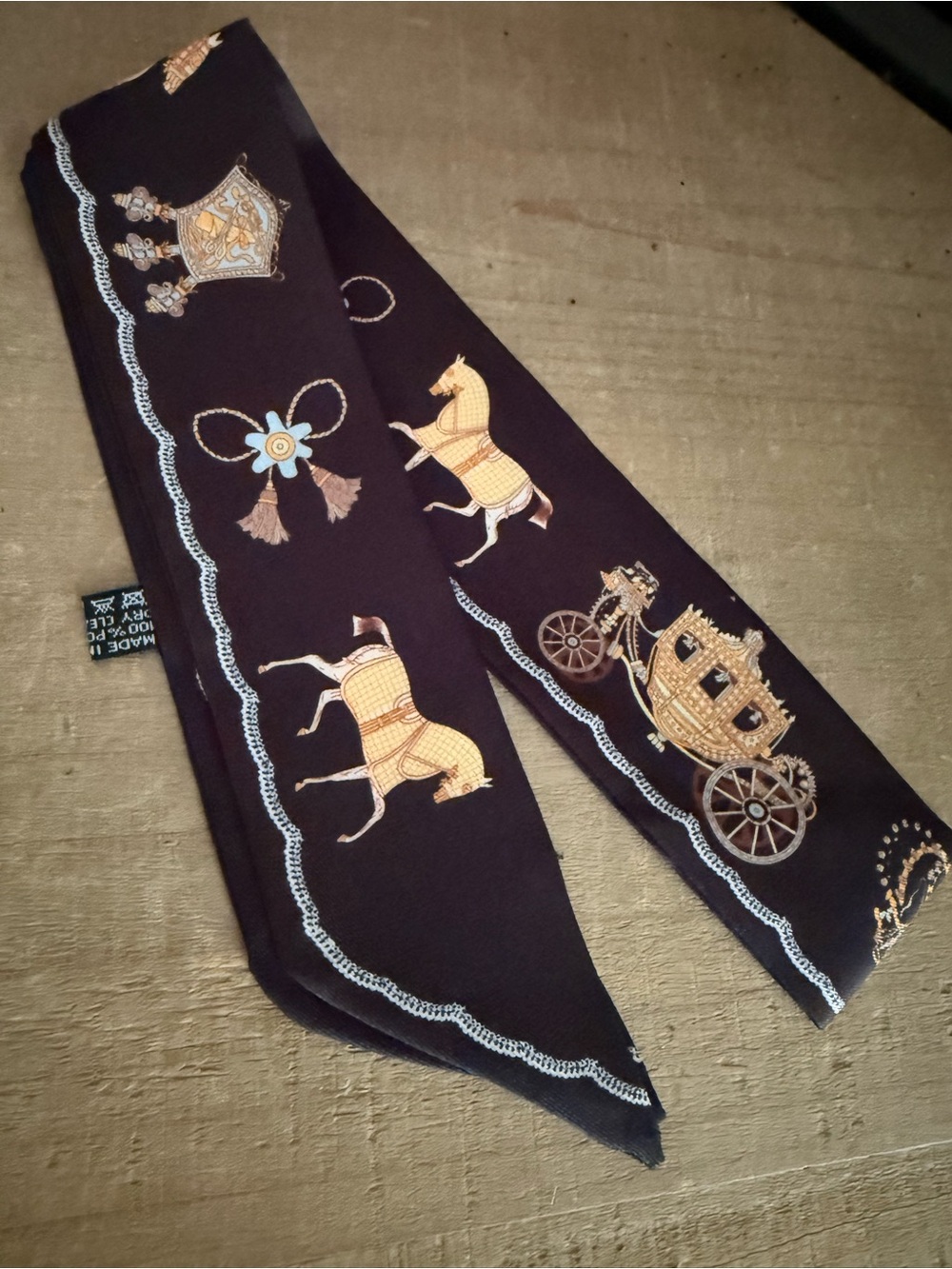 35” Equestrian Horse & Carriage Silk Twilly Scarf | Navy & Gold - Picture 3 of 5
